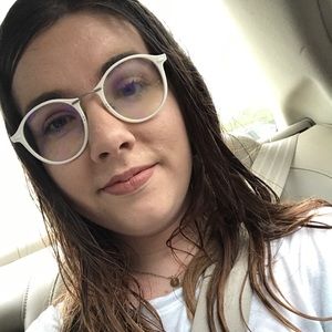 Meet your Posher, Abbi